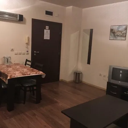 Royal Tower Studio 아파트